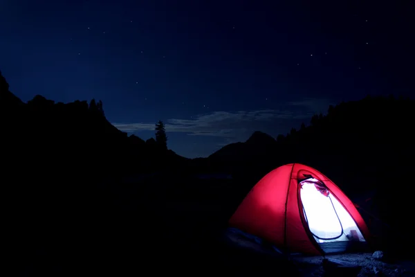 Tente éclairée dans le Mercantour