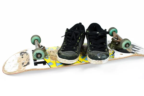 Skateboard an shoes — Stock Photo, Image