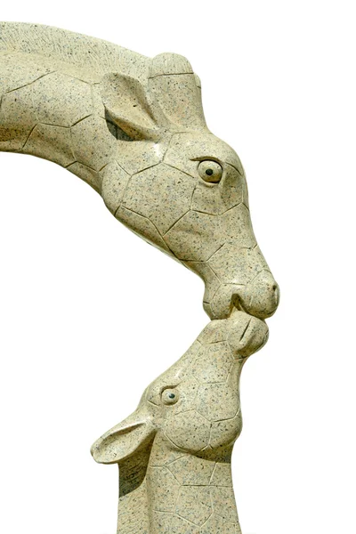 Два целующихся оленя - резьба по камню — стоковое фото