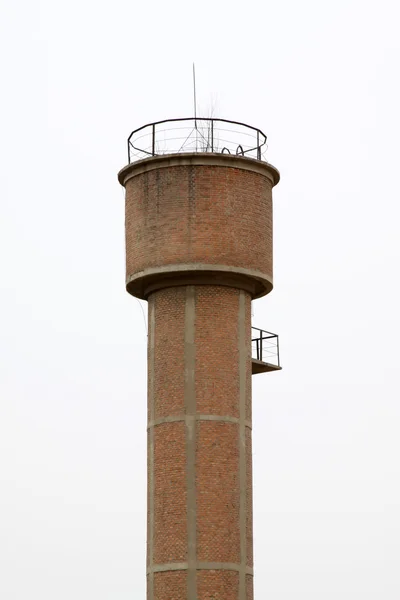 Torre de agua de ladrillo rojo — Foto de Stock