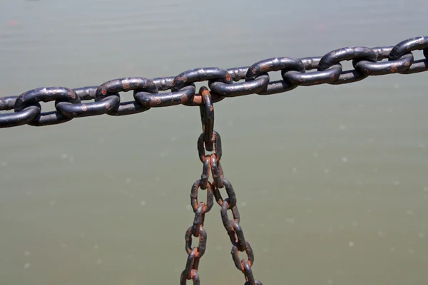 Demir zincirler — Stok fotoğraf
