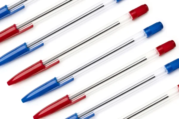 Kırmızı ve mavi tükenmez kalem — Stok fotoğraf