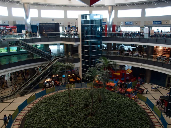 Halle des internationalen Flughafens. Stockfoto