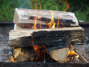 dışa dönük yangın ahşap Barbekü için.