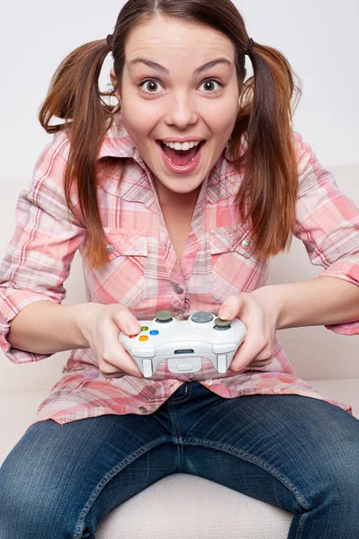 Chica jugando videojuego —  Fotos de Stock