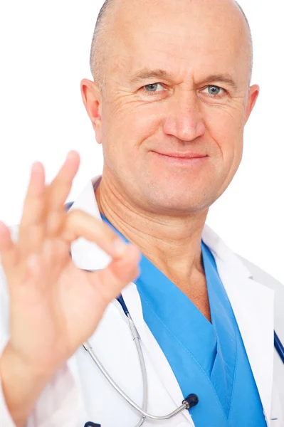 Läkare visar ok tecken — Stockfoto