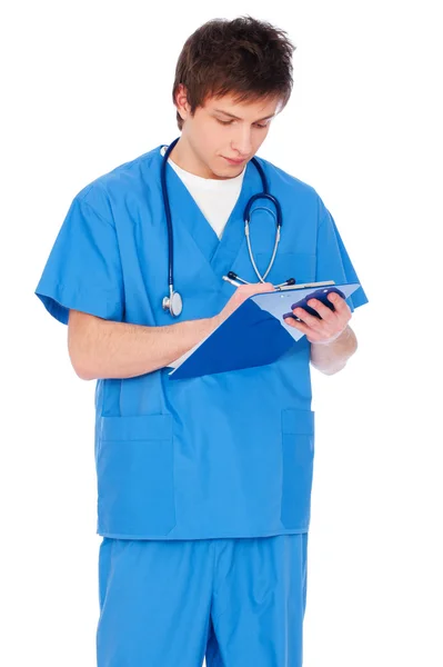 Allvarliga sjuksköterska pojke med anteckningar — Stockfoto