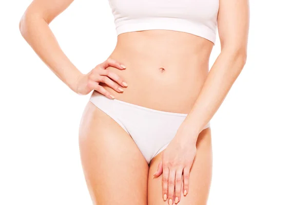 Beyaz iç çamaşırı sağlıklı kadın bedeninde — Stok fotoğraf