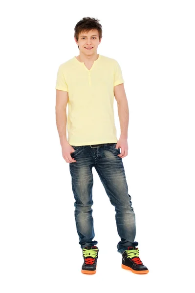 Улыбающийся мужчина в желтой футболке — стоковое фото