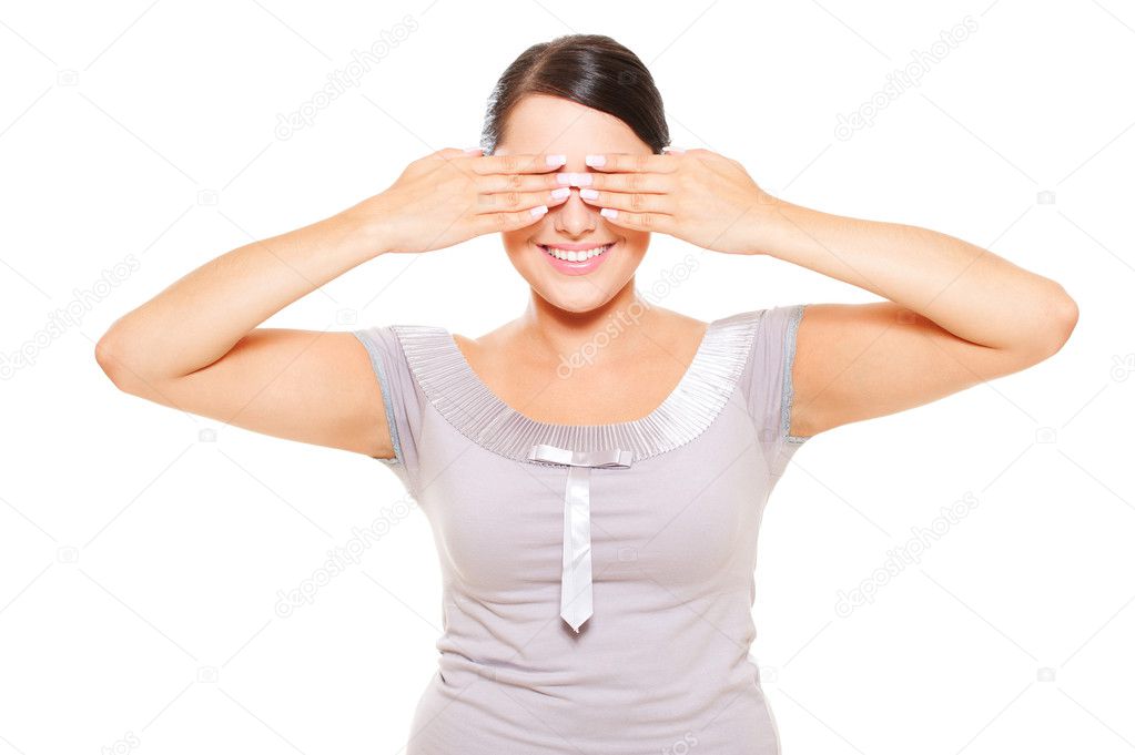 Attraente donna sorridente che copre gli occhi — Foto Stock