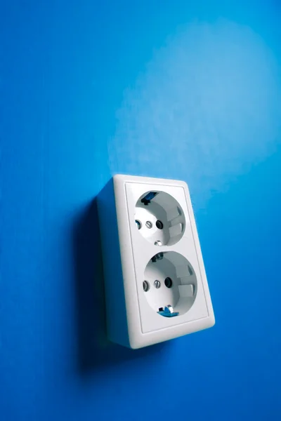 Біла електрична розетка на стіні . — стокове фото