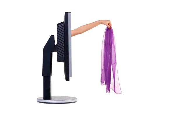 Mão feminina segurando secador de cabelo profissional isolado no fundo  branco. equipamento de salão, recorte
