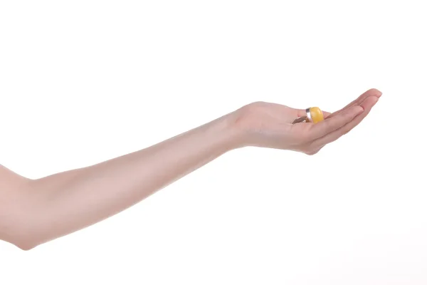 Женская рука и кольцо . — стоковое фото