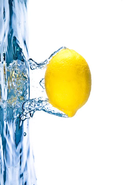 Limão debaixo de água — Fotografia de Stock