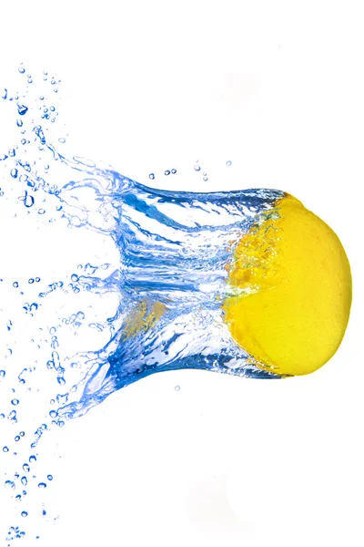 レモンと水しぶき — ストック写真