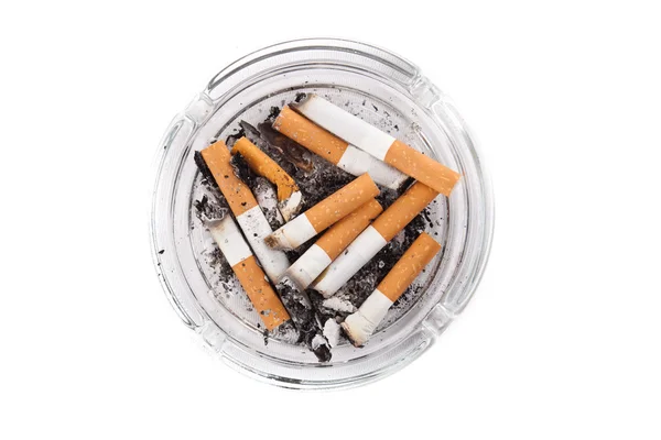 Cinzeiro cheio de cigarros close-up — Fotografia de Stock