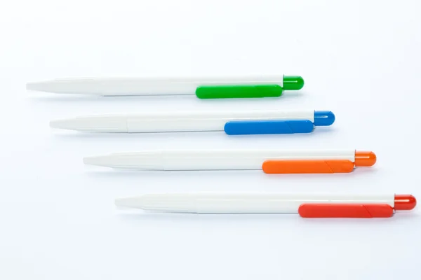 Vier gekleurde pennen. — Stockfoto