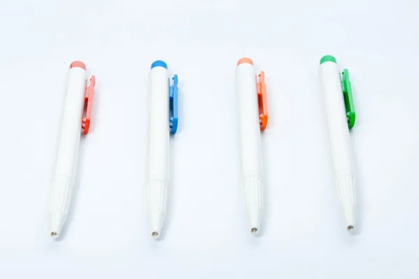 Négy színes tollak. — Stock Fotó