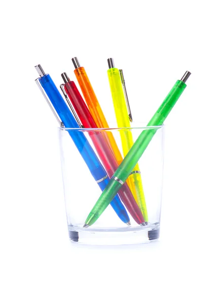 Multi-gekleurde pennen in een glas — Stockfoto