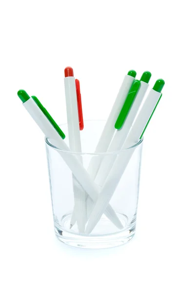 Bolígrafos en un vaso — Foto de Stock