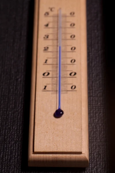 Staré teploměr měření ve stupních Celsia. — Stock fotografie