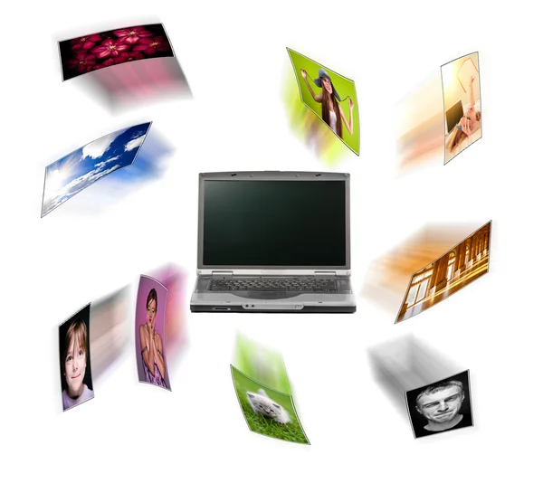 Un computer portatile e immagini digitali che volano . — Foto Stock