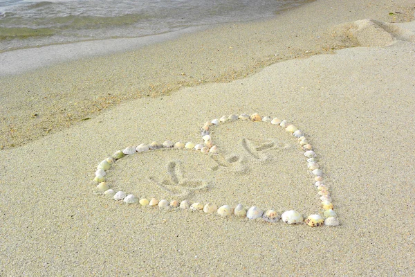 Coração na areia — Fotografia de Stock