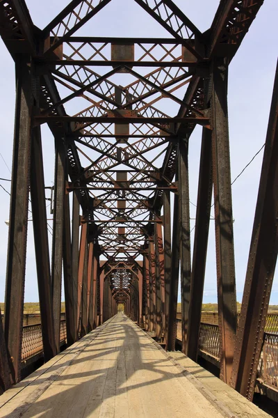 Vieux pont sur la rivière — Photo