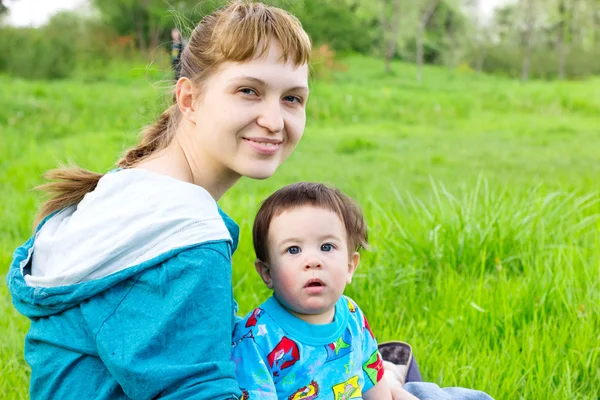 Mother with son at the park — Stock Photo, Image
