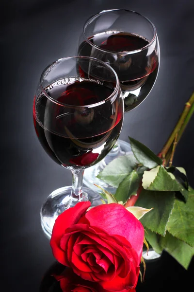 Wine with rose — Stock Photo, Image