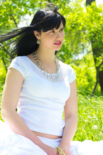 Beautiful woman outdoor — Stock Photo, Image