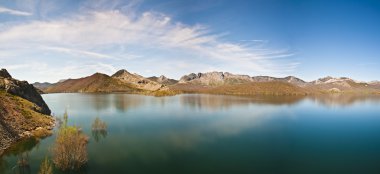 Embalse de Porma clipart