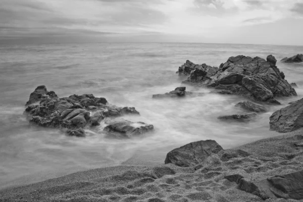 Playa de Lloret de Mar en Blanco y Negro (Costa brava), España — Stockfoto
