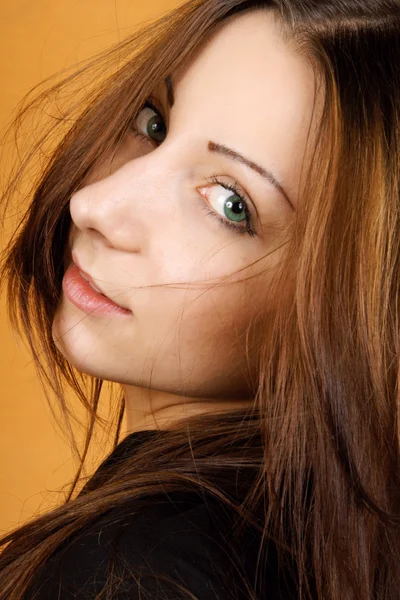 Gyönyörű fiatal nő portré — Stock Fotó