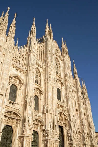 Milánská katedrála v pozdní odpoledne — Stock fotografie