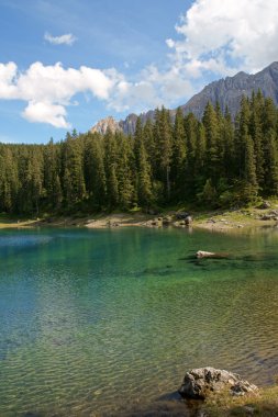 Carezza lake ve rosengarten