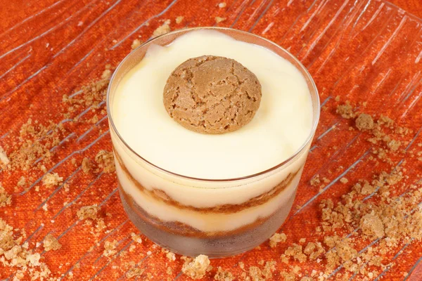 Vaniljsås och amaretti dessert — Stockfoto