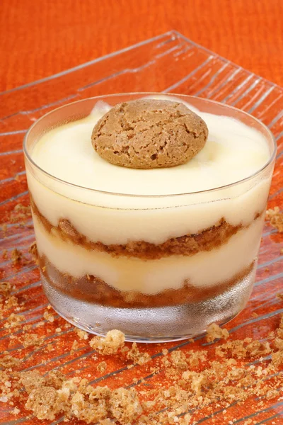 Crema alla vaniglia e dessert amaretti — Foto Stock