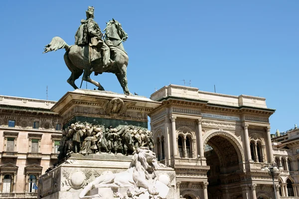 Monument and Galleria Vittorio Emanuele II — Stock Photo, Image