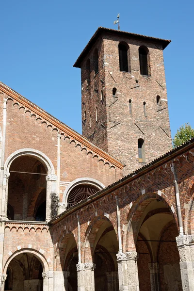 Igreja de Santo Ambrósio (Sant 'Ambrogio) em Milão — Fotografia de Stock