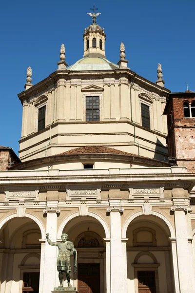 Bazylika Świętego Wawrzyńca (San Lorenzo Maggiore) w Mediolanie — Zdjęcie stockowe