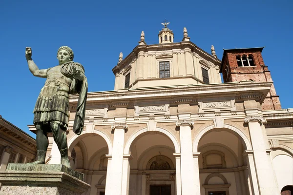 Bazilika svatého Vavřince (San Lorenzo Maggiore) v Miláně — Stock fotografie