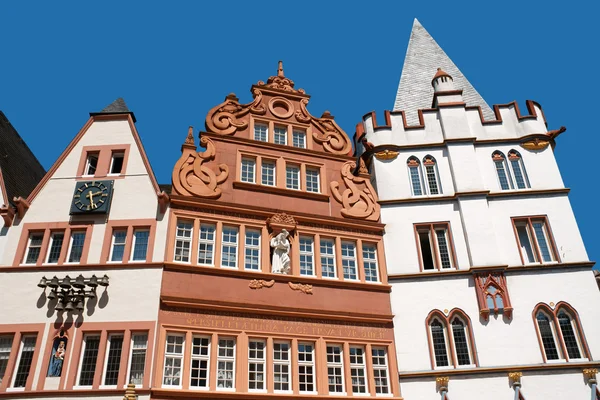 Ősi épületek Trier óvárosában — Stock Fotó