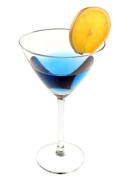 Cocktail azul com fatia de laranja — Fotografia de Stock