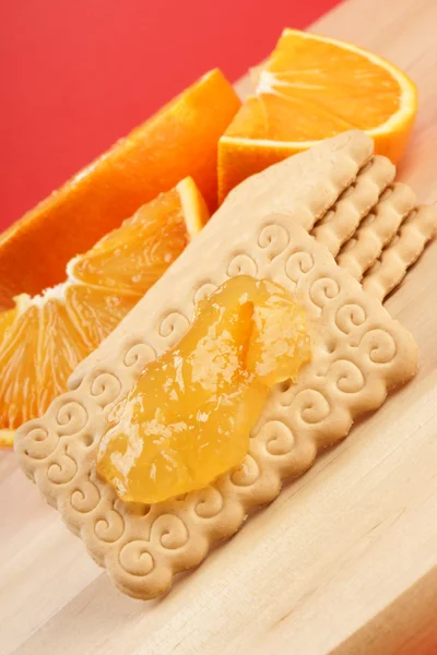 Bisküvi, marmelat ve portakal — Stok fotoğraf