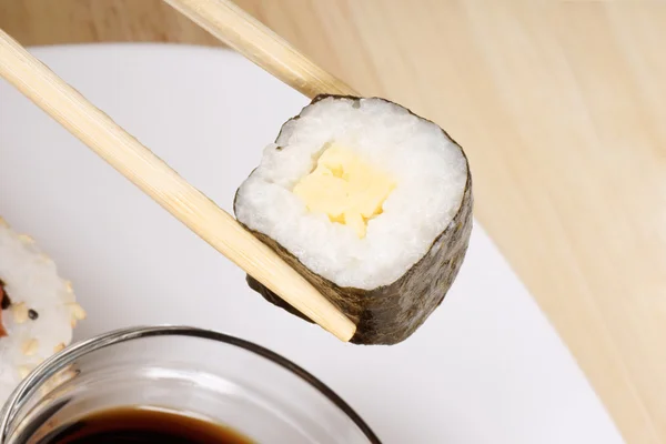 寿司を食べる — ストック写真