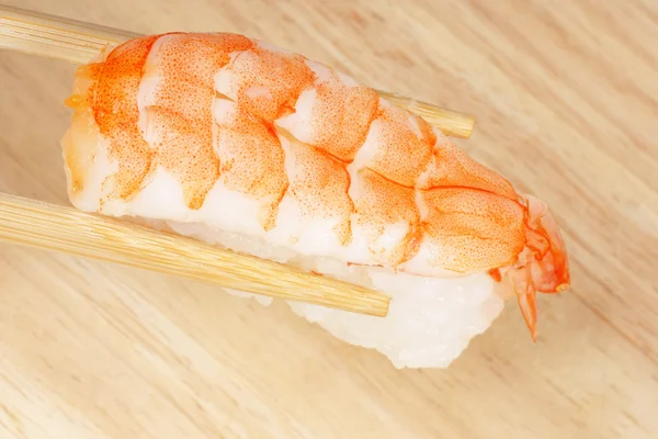 筷子拿寿司 — 图库照片
