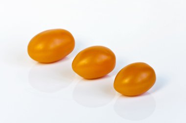 drie oranje tomaten