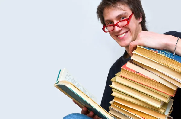 Uczeń i jego góra podręczników — Zdjęcie stockowe
