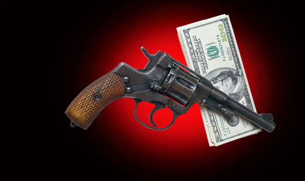 Деньги и оружие — стоковое фото